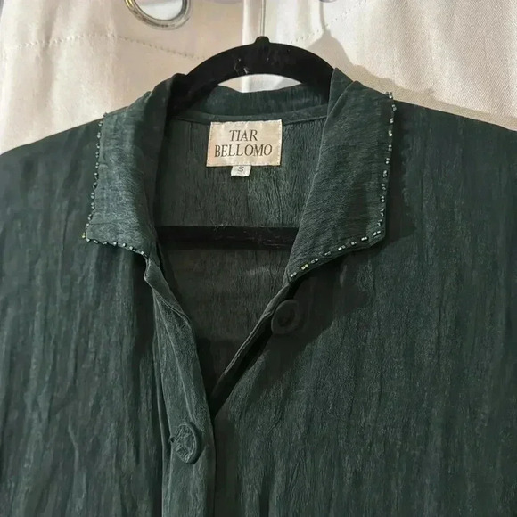 Tiar Bellomo Vintage Forest Green Blouse – Timeless Elegance - Picture 5 of 10